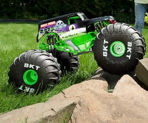 1:6 Monster Jam, Official Mega Grave Digger RC Truck Test